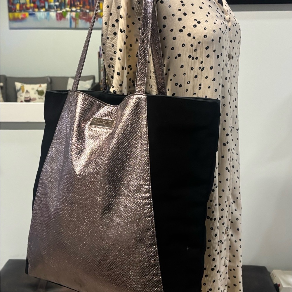 ❤️Jimmy Choo Parfum Metallic Croc Tote - Picture 2 of 8